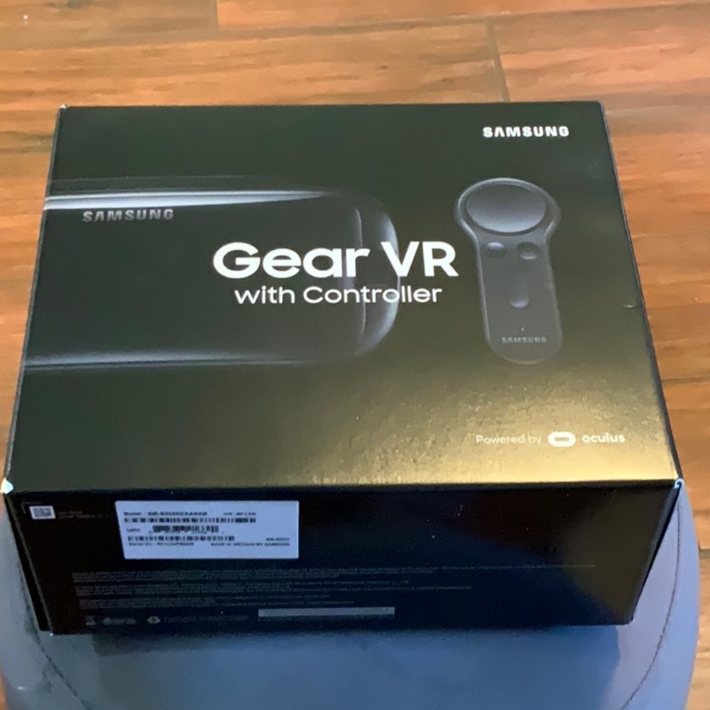 Samsung Gear VR with controller by oculus